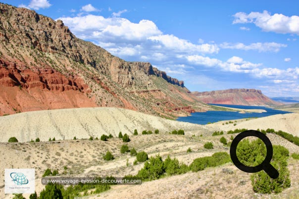 Ce parc protège une zone de 840 km² entre le Nord de l'Utah et le Sud du Wyoming comprenant le Flaming Gorge  Reservoir, une étendue d'eau créée en 1964 par la construction du barrage de Flaming Gorge sur la Green River.  L'étendue d'eau ainsi créée, de 170 km² s'étend sur 146 km de long !