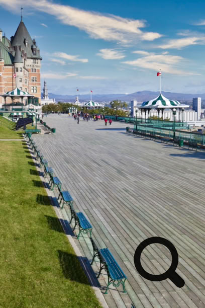 Cette immense terrasse, très animée, vous offre une vue imprenable sur le fleuve Saint-Laurent et dans votre  dos le Château Frontenac. 