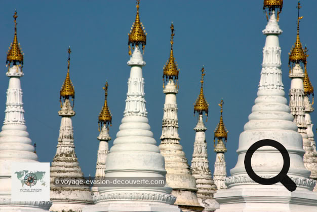 C’est un ensemble de stûpas bouddhistes construit à partir de 1857 par le roi Mindon Min au pied de Mandalay Hill. Cette pagode abrite le plus grand livre du monde par la taille. Il est gravé sur 729 stèles de marbre protégées chacune dans une kyauksa gu, ou grotte à inscription, sous un petit stûpa chaulé.