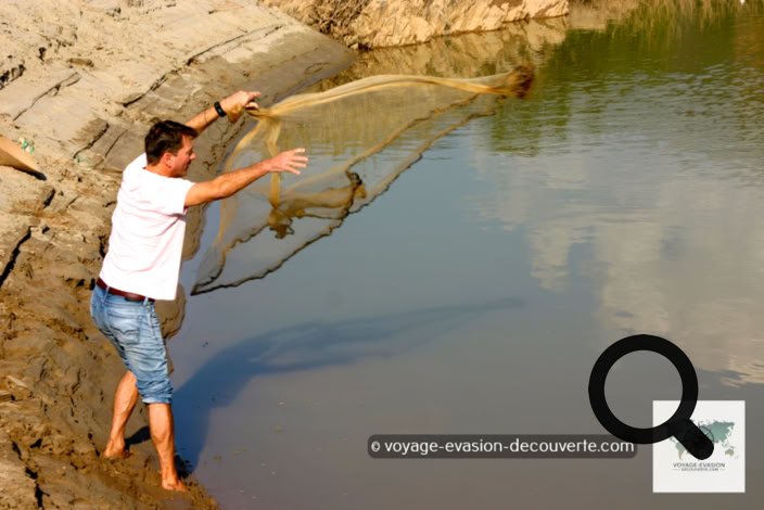 Des activités nous ont été proposés comme le travail d’orpaillage et la pêche à l’épervier dans le Mékong. Nous sommes partis aussi faire une balade dans le village de Ban Yoi Hai rencontrer les habitants. 