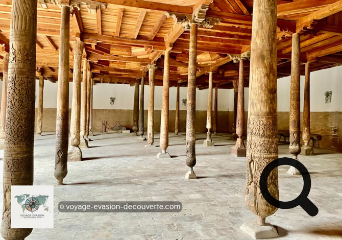 La mosquée Juma, ou mosquée du Vendredi, est sans doute l'un des lieux les plus singuliers et apaisants de Khiva.