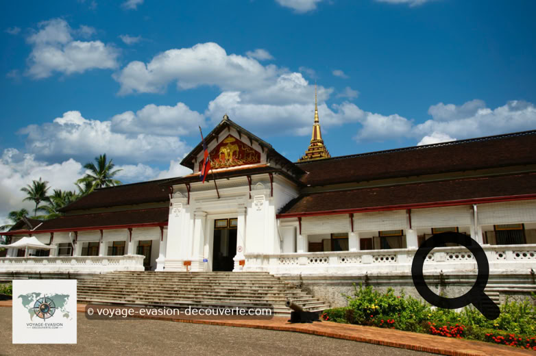 L’ancien Palais royal construit entre 1904 et 1909, à l’époque du Protectorat français du Laos, était la résidence du roi Sisavang Vong.