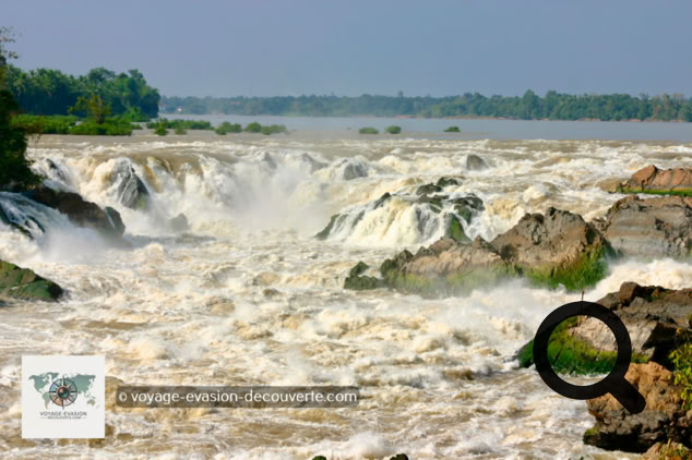 Appelées aussi chutes de Khone, sa hauteur est de 21 mètres, en plusieurs rapides répartis sur environ 10 kilomètres. Ces chutes ont l'un des débits les plus importants au monde, avec un débit moyen de presque 11 000 m³ par seconde et un débit maximum supérieur à 49 000 m³  par seconde.
