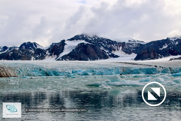 Il a une longueur d'environ 16 kilomètres et une superficie totale d'environ 127 km². Connu sous le nom de glacier du 14 juillet, il se situe dans la région du Haakon VII Land. Ce beau glacier culmine à plus de 30 mètres au-dessus du niveau de la mer.