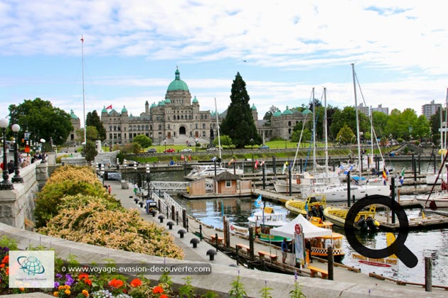 Victoria est la capitale provinciale de la Colombie-Britannique et se trouve à la pointe Sud de l'île de Vancouver. Elle a été fondée par la Compagnie de la Baie d'Hudson. La cité est nommée ainsi du nom de la reine Victoria.